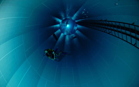 Nemo33 (vista dal fondo della vasca)